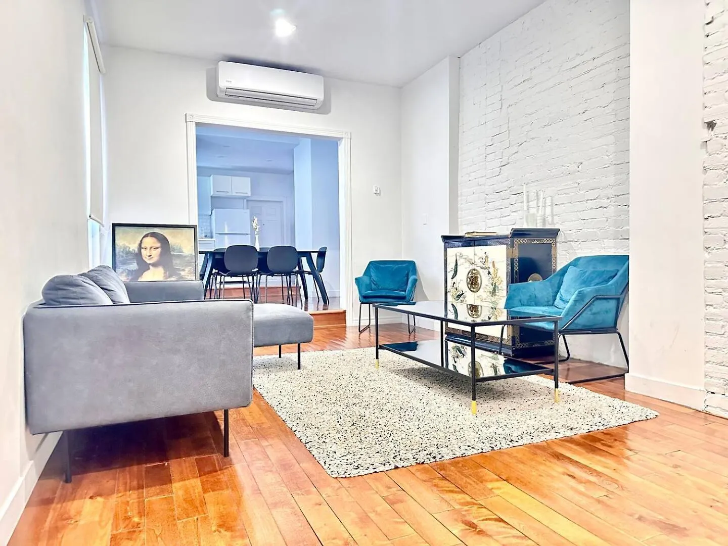 3 Bd A Saint Denis Apartment Montreal Canada
